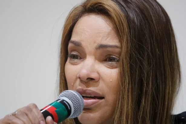 livro-sobre-julgamento-de-flordelis-relata-discussao-por-botox-e-choros-teatrais