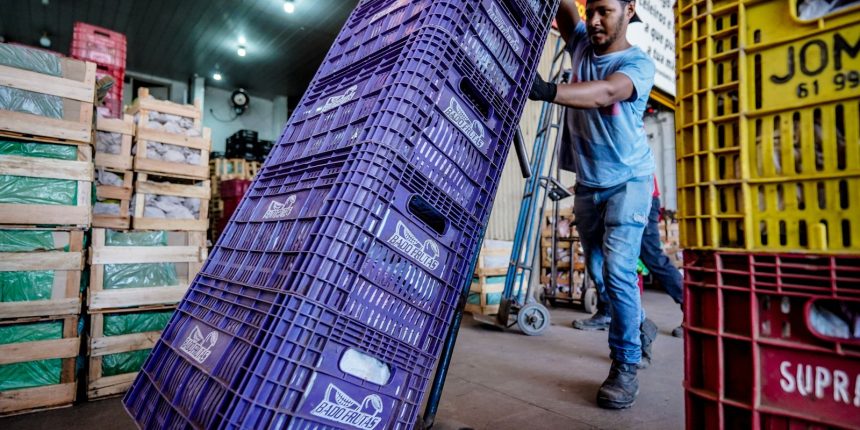 rendimento-medio-dos-brasileiros-chega-a-r$-3.057,-recorde-desde-2012