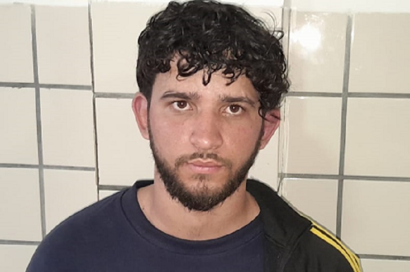 motoboy-e-preso-ao-tentar-arremessar-celulares-e-drogas-para-dentro-de-presidio