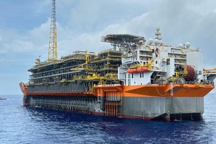 petrobras-descobre-oleo-de-qualidade-na-bacia-de-santos