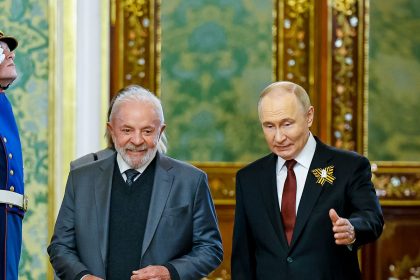 na-russia,-lula-volta-a-criticar-tarifaco-dos-estados-unidos