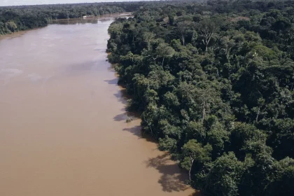 projeto-liderado-por-brasileira-mapeia-conexoes-entre-agua-no-ar,-nos-rios-e-no-solo-da-amazonia