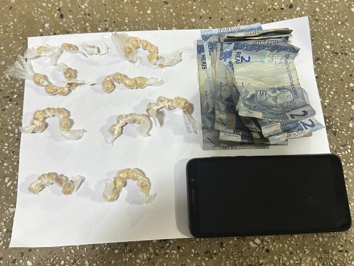 policia-militar-apreende-drogas-em-teixeira-de-freitas;-uma-mulher-foi-presa