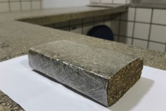 pm-apreende-quase-meio-quilo-de-maconha-em-teixeira