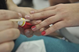 servicos-crescem-0,3%-em-marco,-na-segunda-alta-seguida