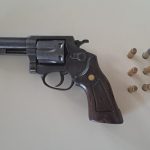 arma-de-fogo-e-apreendida-apos-denuncia-anonima-em-posto-da-mata