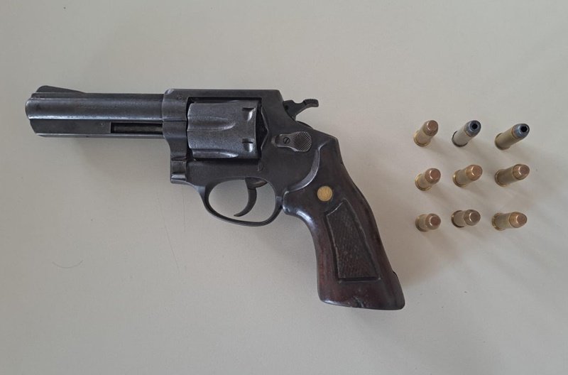 arma-de-fogo-e-apreendida-apos-denuncia-anonima-em-posto-da-mata