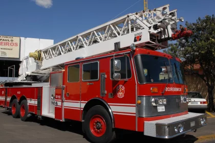 incendio-atinge-predio-comercial-na-regiao-da-santa-cecilia,-centro-de-sp