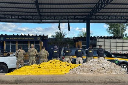 prf-apreende-quase-meia-tonelada-de-cocaina-apos-motorista-pular-de-caminhao