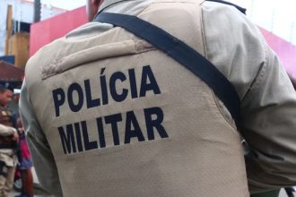 policial-e-baleado-acidentalmente-por-colega-ao-fugir-de-ataque-de-cachorros