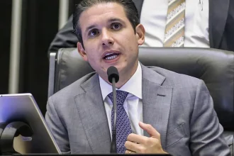 motta-defende-participacao-de-bancos-no-debate-da-isencao-do-ir