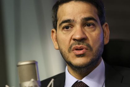 governo-estuda-acabar-com-desconto-em-folha-destinado-a-associacoes