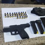 dupla-e-presa-com-pistola-de-uso-restrito-em-acao-da-pm-em-teixeira 