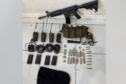 policia-militar-realiza-apreensao-de-fuzil-no-mercado-do-povo