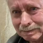 video-viral:-idoso-se-emociona-ao-falar-com-assistente-virtual-apos-avc