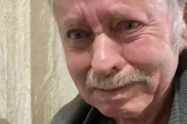 video-viral:-idoso-se-emociona-ao-falar-com-assistente-virtual-apos-avc