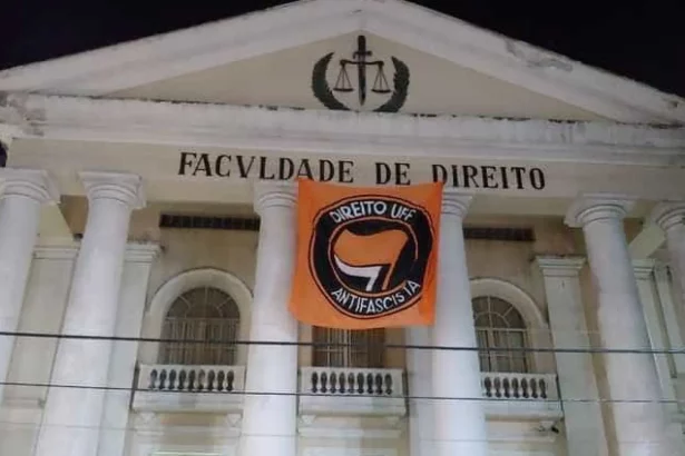militantes-de-direita-sao-agredidos-e-expulsos-de-campus-de-universidade-no-rio