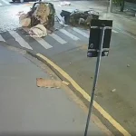 carro-se-parte-ao-meio-em-acidente-e-motorista-segue-dirigindo-o-veiculo