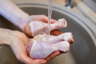 tire-duvidas-sobre-a-gripe-aviaria,-como-se-e-seguro-comer-ovos-com-gema-mole