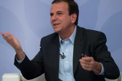 apos-criticas,-paes-recua-e-libera-musica-e-garrafas-de-vidro-nos-quiosques-da-orla-do-rio