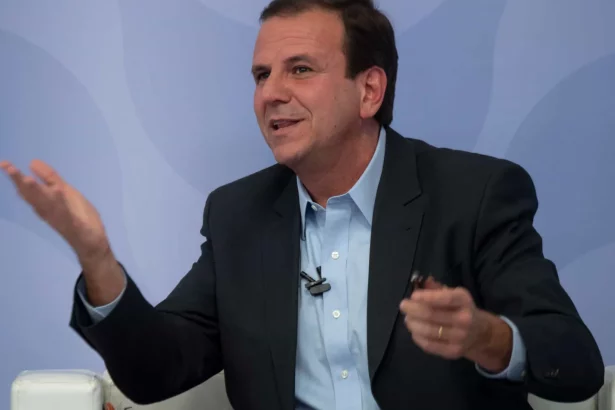 apos-criticas,-paes-recua-e-libera-musica-e-garrafas-de-vidro-nos-quiosques-da-orla-do-rio