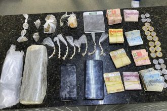 homem-e-preso-com-drogas,-arma-e-veiculo-adulterado-em-itamaraju