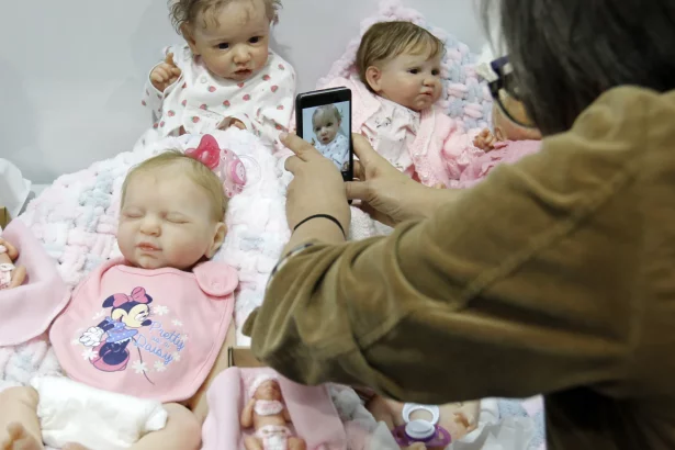 jovem-leva-‘bebe-reborn’-para-atendimento-em-upa-de-cidade-da-bahia