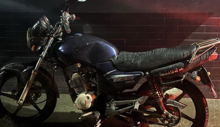 policia-militar-apreende-drogas-e-motocicleta-apos-perseguicao-em-teixeira