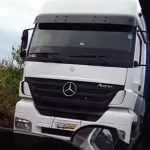 caminhao-roubado-na-br-101-e-encontrado-sem-a-carga-e-com-motorista-amarrado