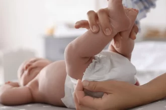 mae-encontra-rato-morto-e-sangue-dentro-de-fralda-do-filho-de-um-mes