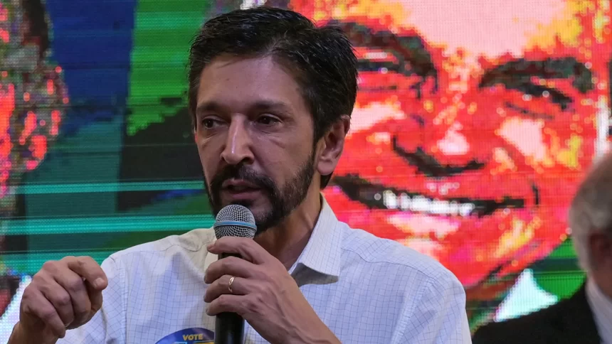 gestao-nunes-quer-que-responsaveis-por-escolas-privatizadas-contratem-professores