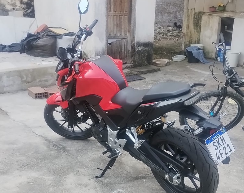 pm-age-rapido,-recupera-moto-furtada-e-apreende-suspeitos-em-nova-vicosa