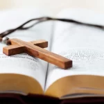 catolicos-sao-maioria-em-todas-idades;-evangelicos-e-sem-religiao-sao-mais-fortes-entre-jovens