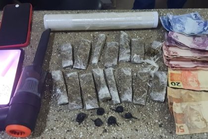 pm-prende-dois-homens-por-trafico-de-drogas-e-cumprimento-de-mandado-em-teixeira