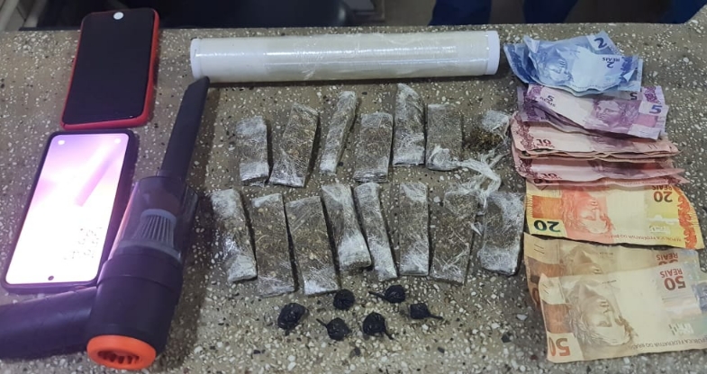 pm-prende-dois-homens-por-trafico-de-drogas-e-cumprimento-de-mandado-em-teixeira