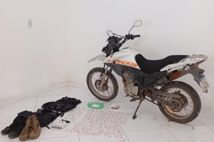 policia-apreende-drogas-e-recupera-veiculo-roubado-em-nova-vicosa