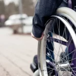 homem-e-preso-apos-circular-com-corpo-do-avo-em-cadeira-de-rodas-pelo-centro-de-manaus