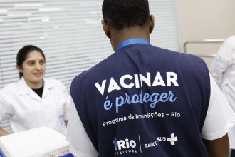 com-apenas-22%-de-cobertura,-rio-comeca-vacinacao-volante-contra-gripe