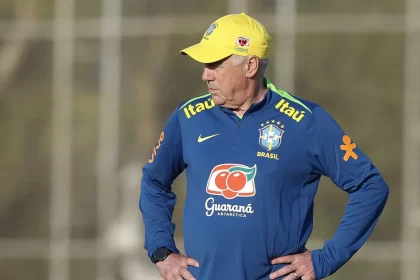 ancelotti-elogia-selecao,-fala-em-ferias-e-se-declara-ao-brasil:-‘passei-15-dias-muito-bonitos’