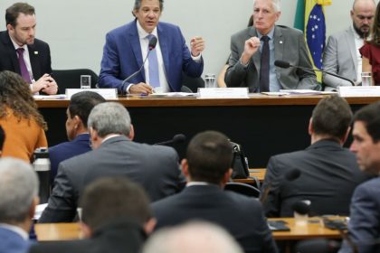 audiencia-com-haddad-e-encerrada-apos-tumulto-entre-deputados