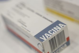 fiocruz-firma-acordo-em-prol-de-vacinas-com-instituto-pasteur-e-sanofi