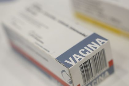 fiocruz-firma-acordo-em-prol-de-vacinas-com-instituto-pasteur-e-sanofi