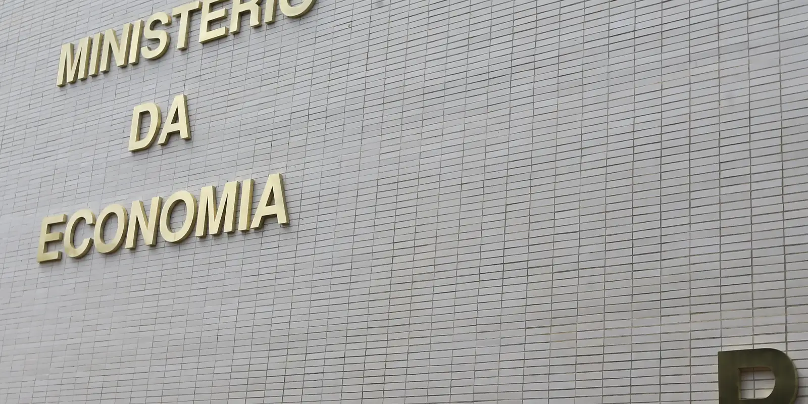 mp-alternativa-a-iof-preve-r$-4,28-bi-de-corte-de-gastos-em-2025