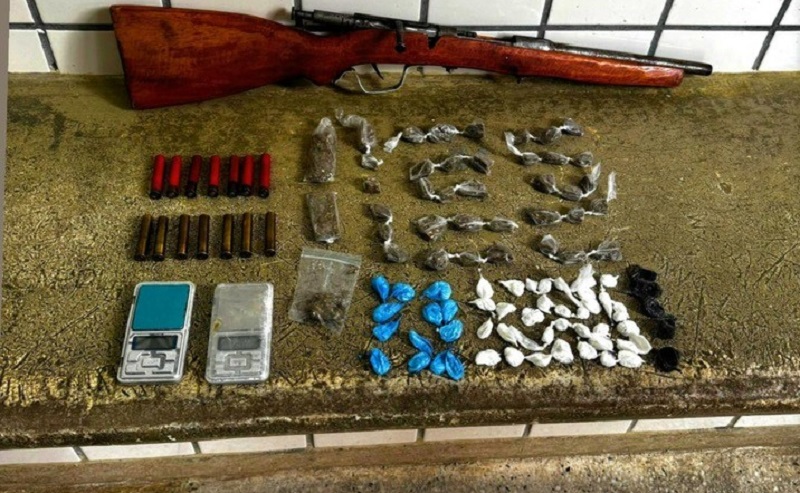 rondesp-apreende-drogas-e-arma-artesanal-em-teixeira-de-freitas