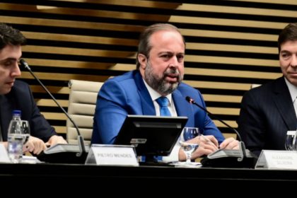 ministro-defende-gas-mais-barato-para-reindustrializacao-do-pais