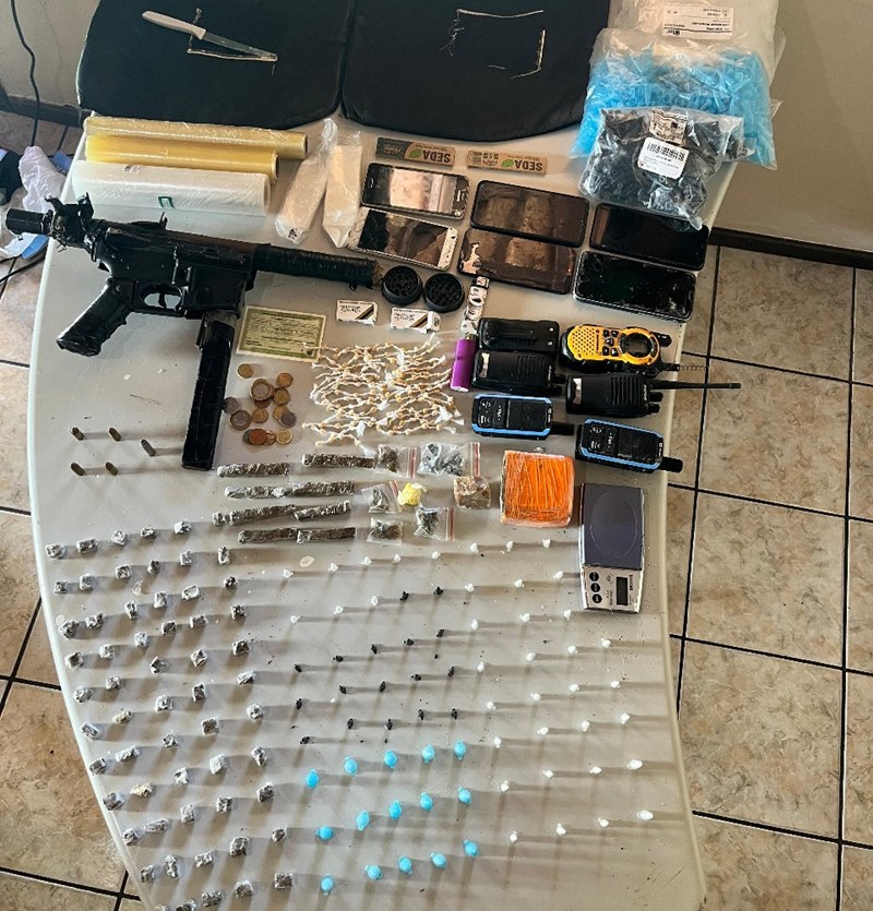 operacao-da-pm-apreende-submetralhadora,-drogas-e-coletes-balisticos-em-cabralia