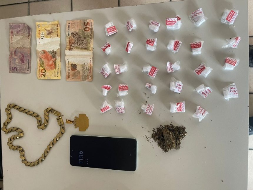 suspeito-de-trafico-e-preso-pela-pm-em-nova-vicosa