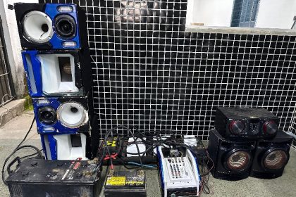 homem-e-detido-por-perturbacao-do-sossego-e-teve-som-apreendido-em-itamaraju