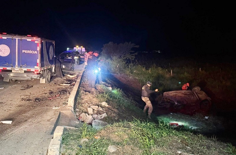 acidente-fatal-deixa-04-mortos,-incluindo-crianca,-na-br-101,-em-teixeira 