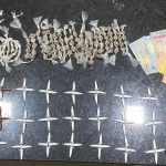 homem-e-preso-com-drogas-e-simulacro-de-arma-de-fogo-em-eunapolis